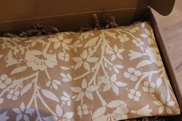 Petite bouillotte sèche en graines de lin - Fleurs beige/blanche