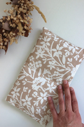Petite bouillotte sèche en graines de lin - Fleurs beige/blanche